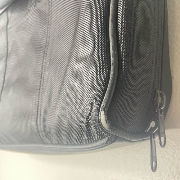 Timbuk2 Black Yellow Computer iPad Folder Bag - Picture 4 of 12